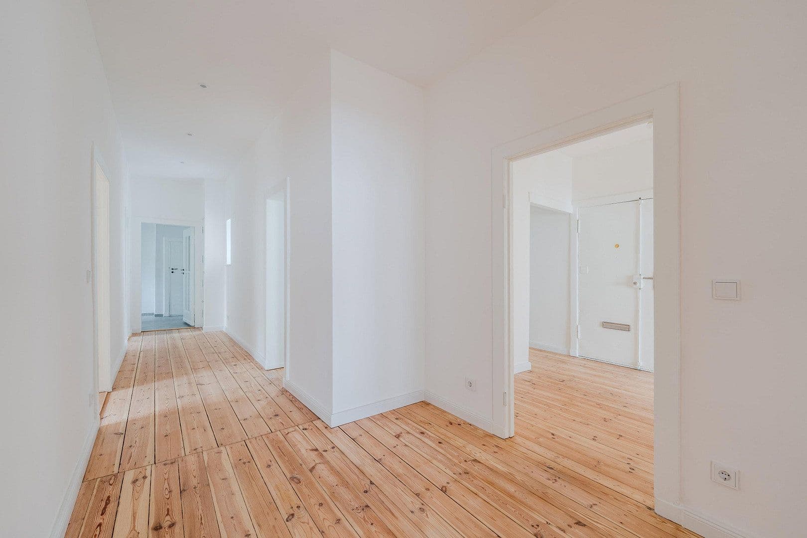 Predaj bytu 4-izbový 148 m², Düsseldorfer Str. 35, Berlin, Berlín Predaj bytu 4-izbový 148 m², Düsseldorfer Str. 35, Berlin, Berlín