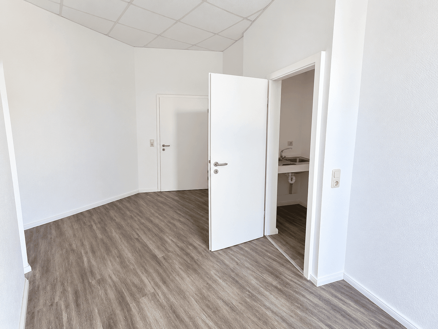 Prenájom kancelárie 67 m², Bandwirkerstraße 12, Magdeburg, Sasko-Anhaltsko Prenájom kancelárie 67 m², Bandwirkerstraße 12, Magdeburg, Sasko-Anhaltsko