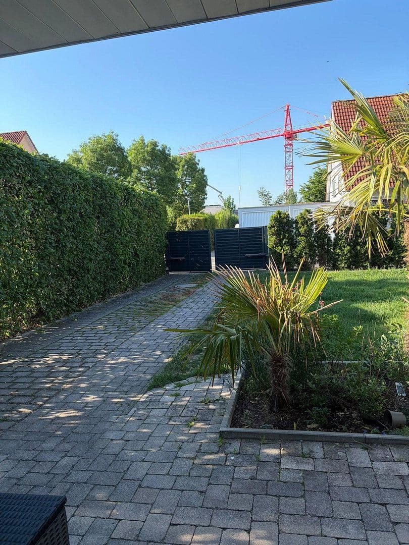 Predaj domu 195 m², pozemok 641 m², Erlangen, Bavorsko Predaj domu 195 m², pozemok 641 m², Erlangen, Bavorsko