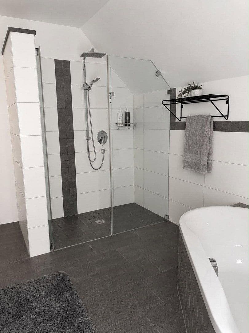 Predaj domu 195 m², pozemok 641 m², Erlangen, Bavorsko Predaj domu 195 m², pozemok 641 m², Erlangen, Bavorsko
