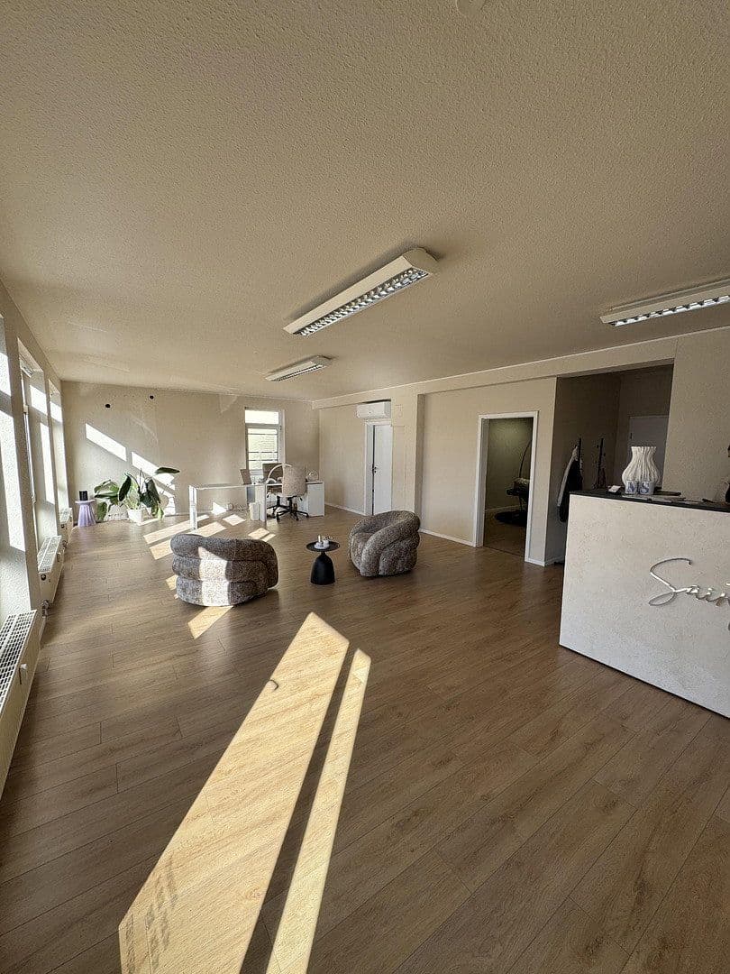 Prenájom kancelárie 100 m², Sinsheim, Bádensko-Wurttembersko Prenájom kancelárie 100 m², Sinsheim, Bádensko-Wurttembersko