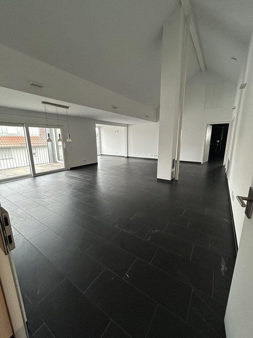 Prenájom bytu 4-izbový 166 m², Nufringen, Bádensko-Wurttembersko Prenájom bytu 4-izbový 166 m², Nufringen, Bádensko-Wurttembersko