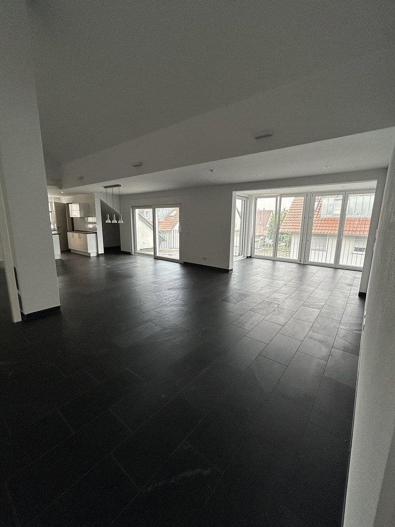Prenájom bytu 4-izbový 166 m², Nufringen, Bádensko-Wurttembersko Prenájom bytu 4-izbový 166 m², Nufringen, Bádensko-Wurttembersko