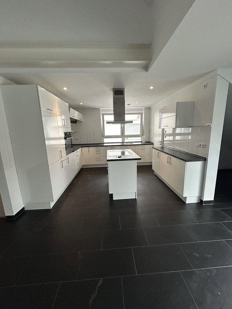 Prenájom bytu 4-izbový 166 m², Nufringen, Bádensko-Wurttembersko Prenájom bytu 4-izbový 166 m², Nufringen, Bádensko-Wurttembersko