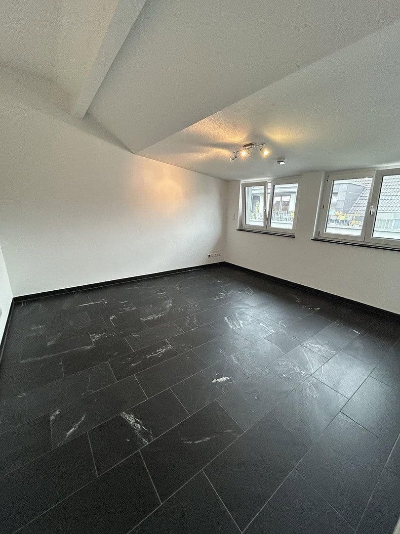 Prenájom bytu 4-izbový 166 m², Nufringen, Bádensko-Wurttembersko Prenájom bytu 4-izbový 166 m², Nufringen, Bádensko-Wurttembersko