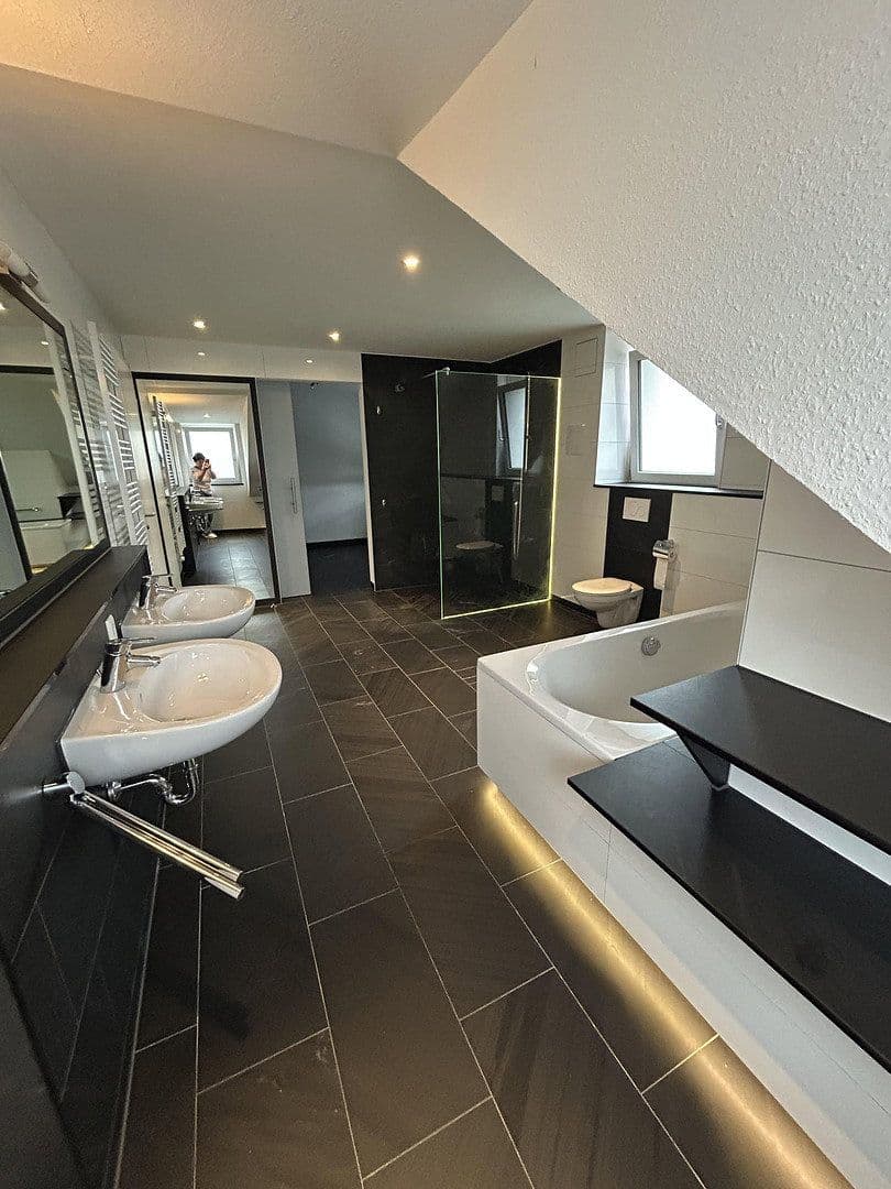 Prenájom bytu 4-izbový 166 m², Nufringen, Bádensko-Wurttembersko Prenájom bytu 4-izbový 166 m², Nufringen, Bádensko-Wurttembersko