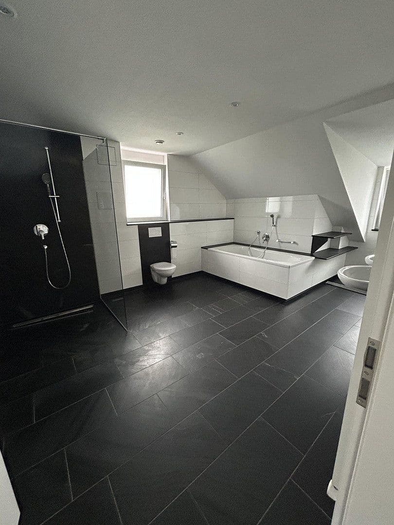 Prenájom bytu 4-izbový 166 m², Nufringen, Bádensko-Wurttembersko Prenájom bytu 4-izbový 166 m², Nufringen, Bádensko-Wurttembersko