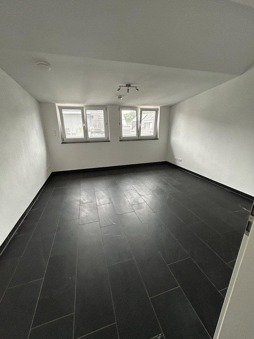 Prenájom bytu 4-izbový 166 m², Nufringen, Bádensko-Wurttembersko Prenájom bytu 4-izbový 166 m², Nufringen, Bádensko-Wurttembersko