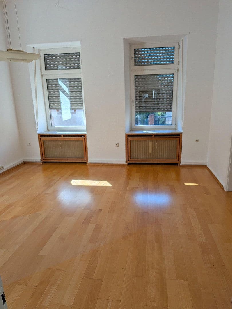 Prenájom bytu 4-izbový 139 m², Zweibrücker Str. 20, Pirmasens, Porýnie-Falcko Prenájom bytu 4-izbový 139 m², Zweibrücker Str. 20, Pirmasens, Porýnie-Falcko