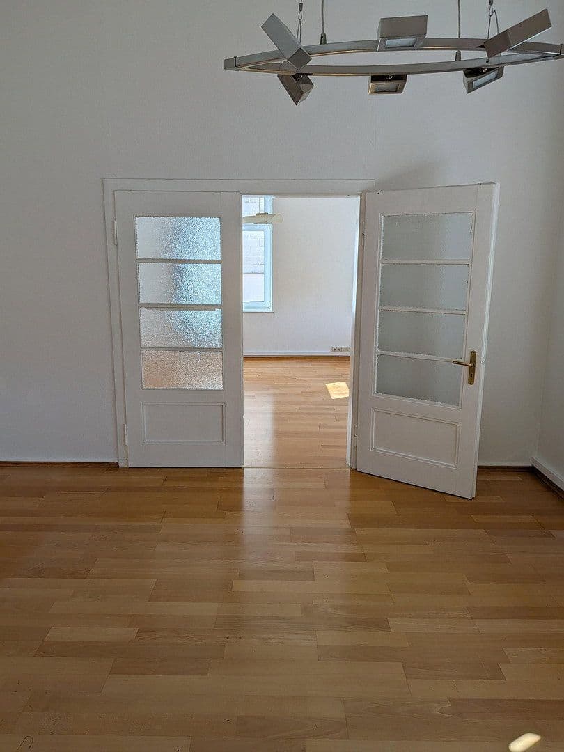 Prenájom bytu 4-izbový 139 m², Zweibrücker Str. 20, Pirmasens, Porýnie-Falcko Prenájom bytu 4-izbový 139 m², Zweibrücker Str. 20, Pirmasens, Porýnie-Falcko