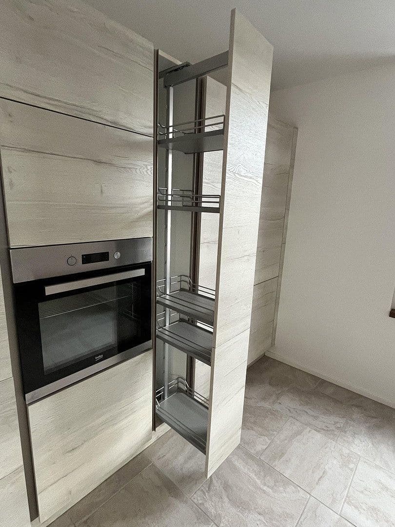 Prenájom bytu 4-izbový 146 m², Pirnaer Landstr. 183, Dresden, Sasko Prenájom bytu 4-izbový 146 m², Pirnaer Landstr. 183, Dresden, Sasko