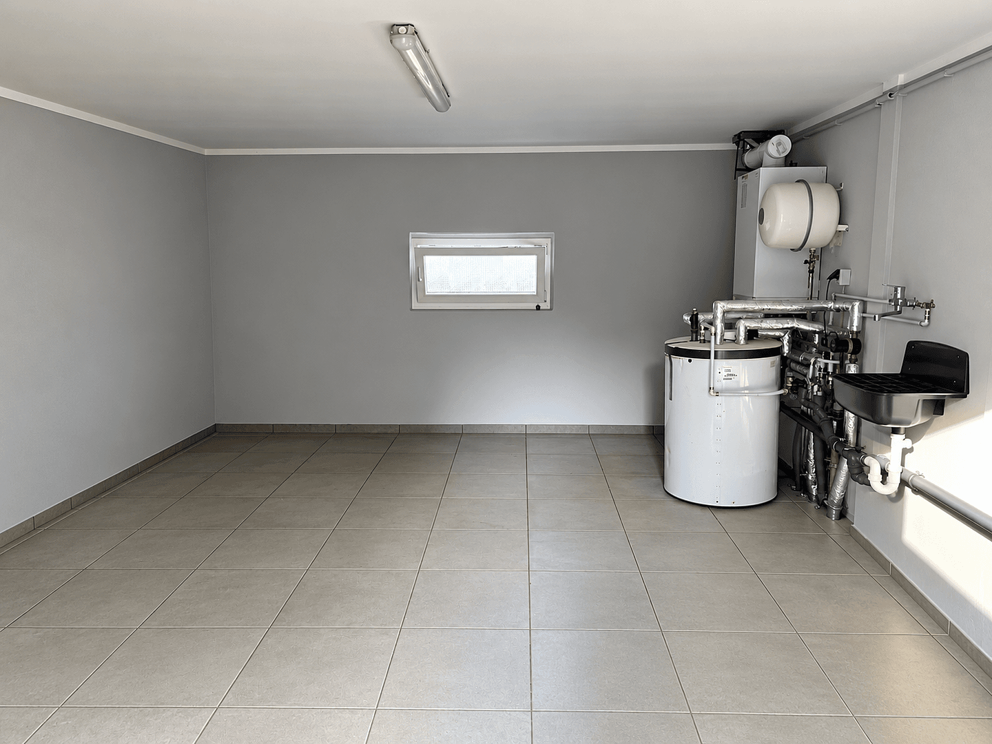 Prenájom bytu 4-izbový 146 m², Pirnaer Landstr. 183, Dresden, Sasko Prenájom bytu 4-izbový 146 m², Pirnaer Landstr. 183, Dresden, Sasko