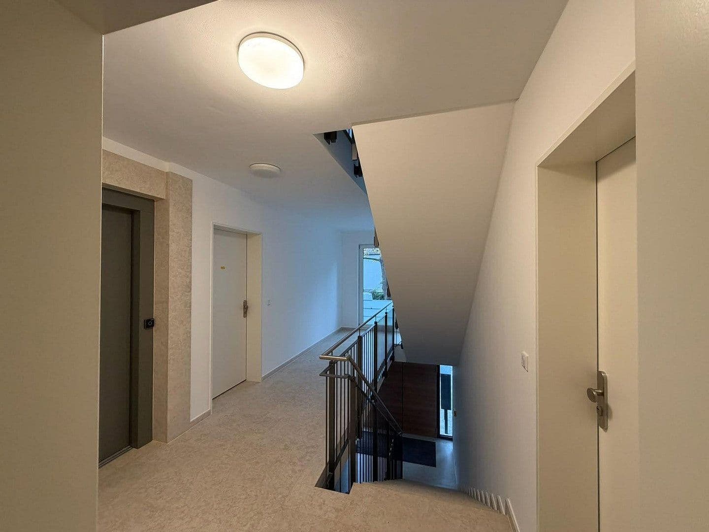 Prenájom bytu 2-izbový 58 m², Unterbiberger Straße 76, München, Bavorsko Prenájom bytu 2-izbový 58 m², Unterbiberger Straße 76, München, Bavorsko