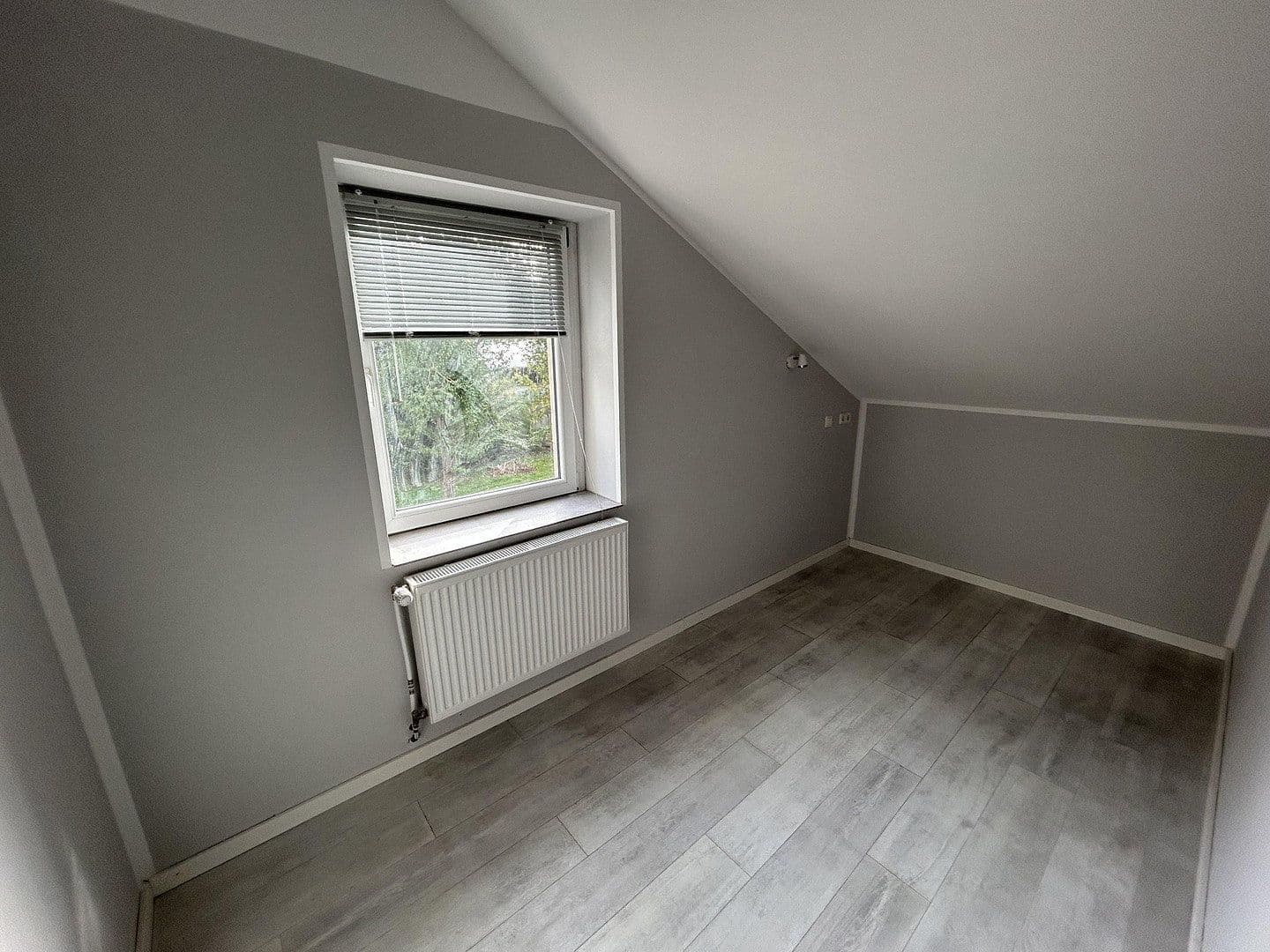 Prenájom bytu 3-izbový 90 m², Henschelstrasse 3a, Wilhelmshaven, Dolné Sasko Prenájom bytu 3-izbový 90 m², Henschelstrasse 3a, Wilhelmshaven, Dolné Sasko