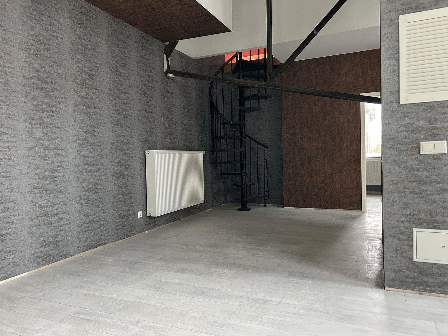 Prenájom bytu 3-izbový 90 m², Henschelstrasse 3a, Wilhelmshaven, Dolné Sasko Prenájom bytu 3-izbový 90 m², Henschelstrasse 3a, Wilhelmshaven, Dolné Sasko