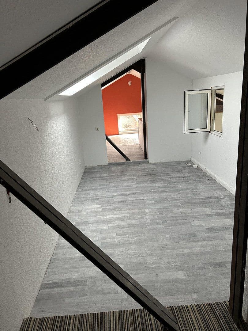 Prenájom bytu 3-izbový 90 m², Henschelstrasse 3a, Wilhelmshaven, Dolné Sasko Prenájom bytu 3-izbový 90 m², Henschelstrasse 3a, Wilhelmshaven, Dolné Sasko