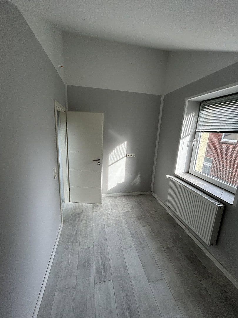 Prenájom bytu 3-izbový 90 m², Henschelstrasse 3a, Wilhelmshaven, Dolné Sasko Prenájom bytu 3-izbový 90 m², Henschelstrasse 3a, Wilhelmshaven, Dolné Sasko