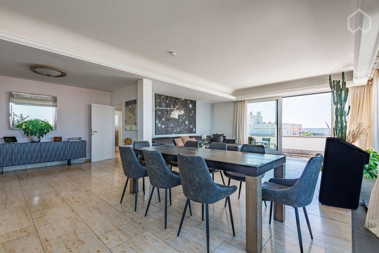 Predaj bytu 5-izbový 295 m², Frankfurt, Hesensko Predaj bytu 5-izbový 295 m², Frankfurt, Hesensko