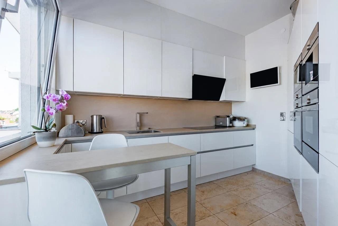 Predaj bytu 5-izbový 295 m², Frankfurt, Hesensko Predaj bytu 5-izbový 295 m², Frankfurt, Hesensko
