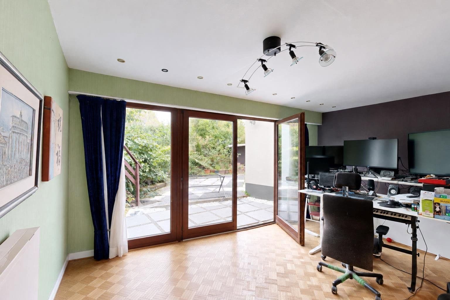 Predaj domu 283 m², pozemok 423 m², Ludwigstr. 20, Mühltal, Hesensko Predaj domu 283 m², pozemok 423 m², Ludwigstr. 20, Mühltal, Hesensko