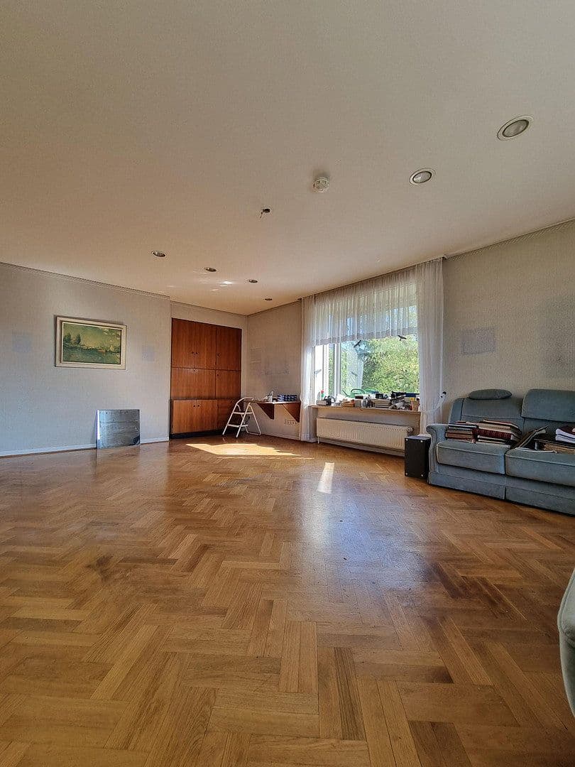 Predaj domu 210 m², pozemok 950 m², Oberursel (Taunus), Hesensko Predaj domu 210 m², pozemok 950 m², Oberursel (Taunus), Hesensko