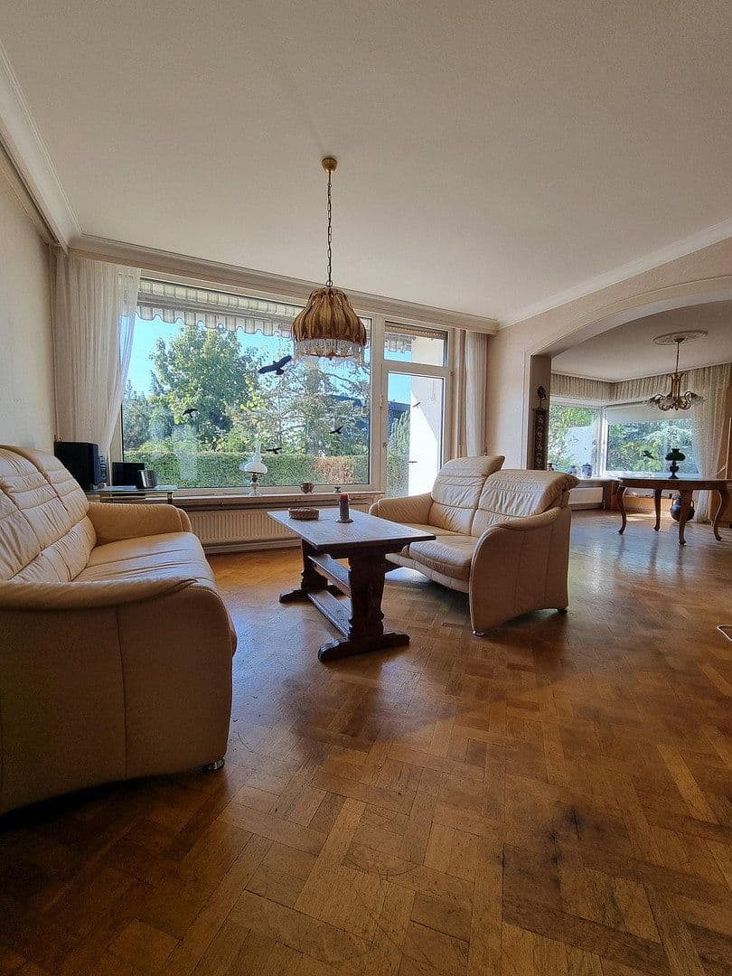 Predaj domu 210 m², pozemok 950 m², Oberursel (Taunus), Hesensko Predaj domu 210 m², pozemok 950 m², Oberursel (Taunus), Hesensko