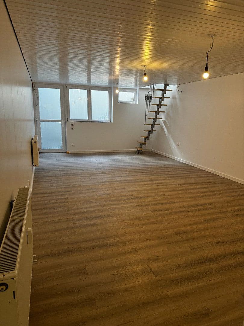 Prenájom bytu 3-izbový 173 m², Würzburg, Bavorsko Prenájom bytu 3-izbový 173 m², Würzburg, Bavorsko