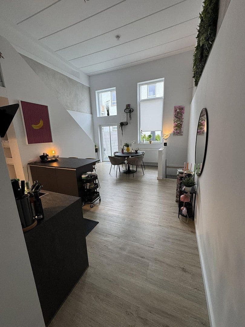 Prenájom bytu 3-izbový 173 m², Würzburg, Bavorsko Prenájom bytu 3-izbový 173 m², Würzburg, Bavorsko