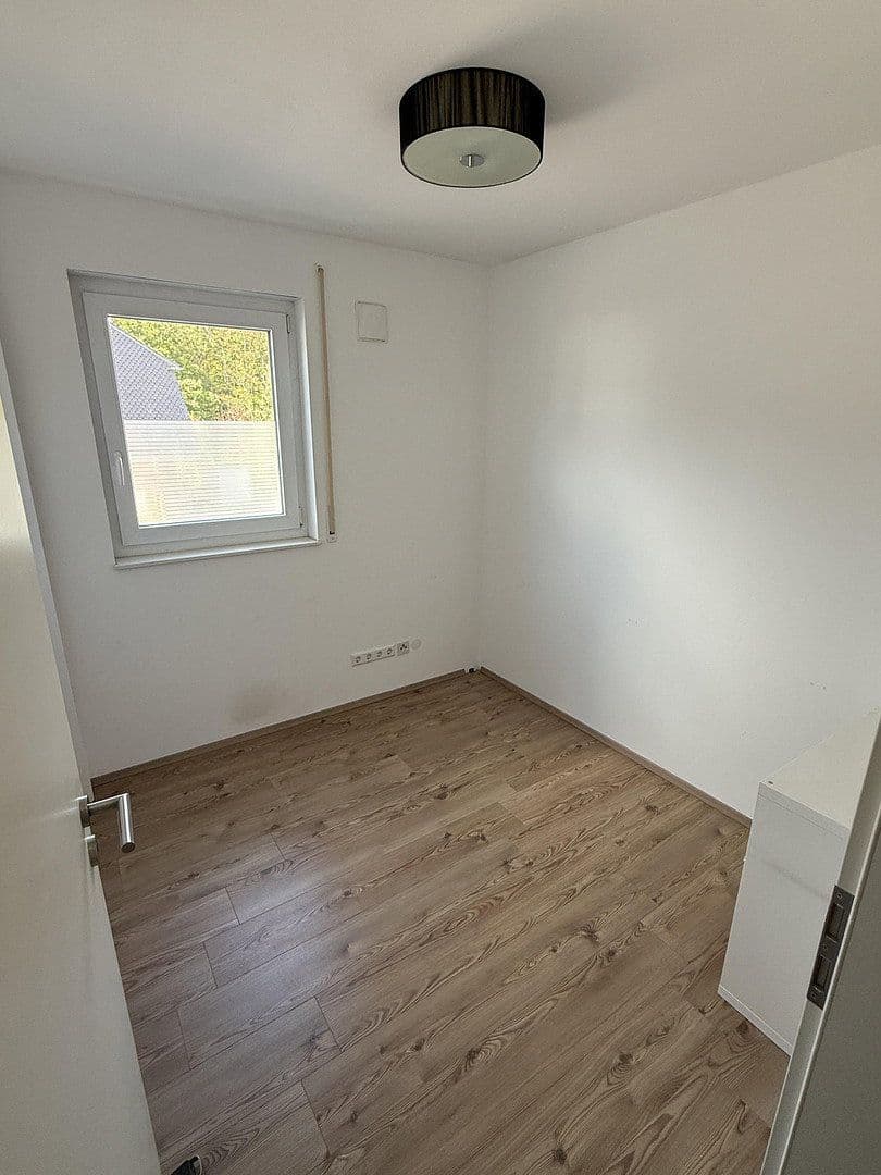 Predaj domu 160 m², pozemok 455 m², Neuenbürg, Bádensko-Wurttembersko Predaj domu 160 m², pozemok 455 m², Neuenbürg, Bádensko-Wurttembersko