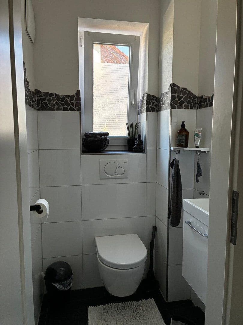 Predaj domu 160 m², pozemok 455 m², Neuenbürg, Bádensko-Wurttembersko Predaj domu 160 m², pozemok 455 m², Neuenbürg, Bádensko-Wurttembersko