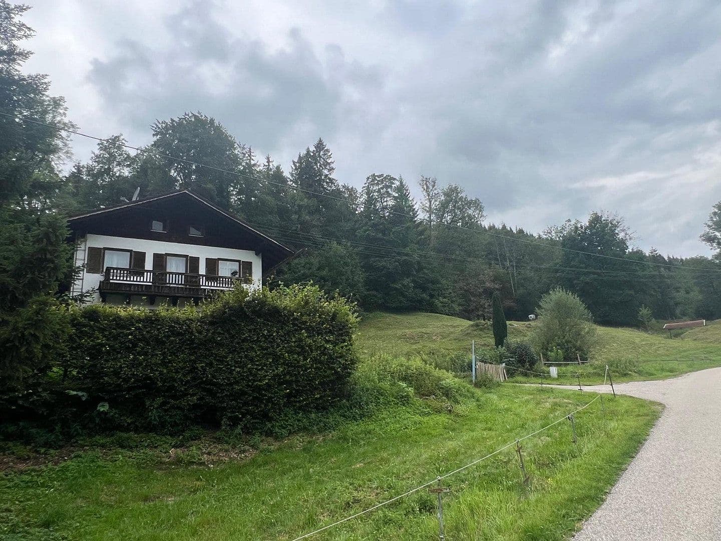Predaj domu 141 m², pozemok 6.262 m², Aumühler Weg 3, Valley, Bavorsko Predaj domu 141 m², pozemok 6.262 m², Aumühler Weg 3, Valley, Bavorsko