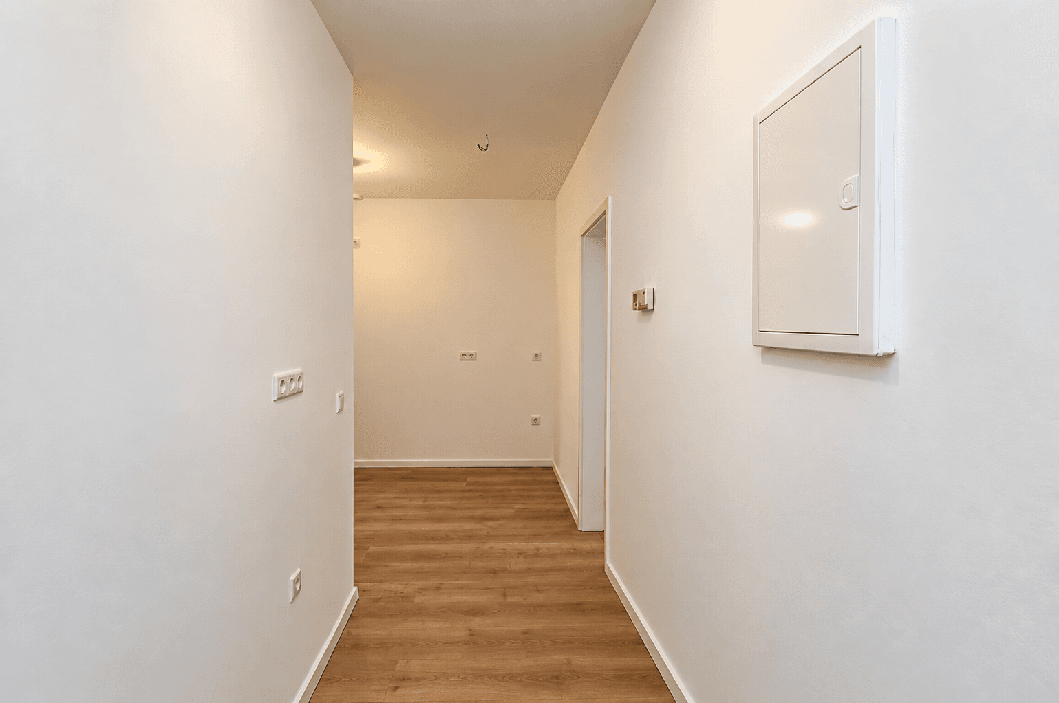 Prenájom bytu 3-izbový 69 m², Berlin, Berlín Prenájom bytu 3-izbový 69 m², Berlin, Berlín