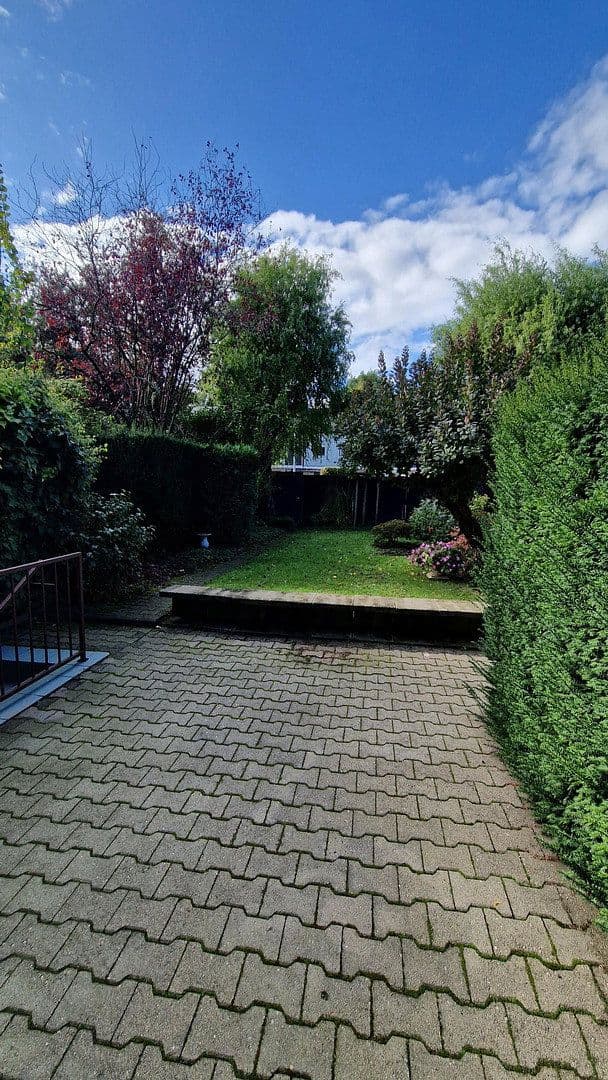 Prenájom domu 120 m², pozemok 200 m², Düsseldorf, Severné Porýnie - Westfálsko Prenájom domu 120 m², pozemok 200 m², Düsseldorf, Severné Porýnie - Westfálsko