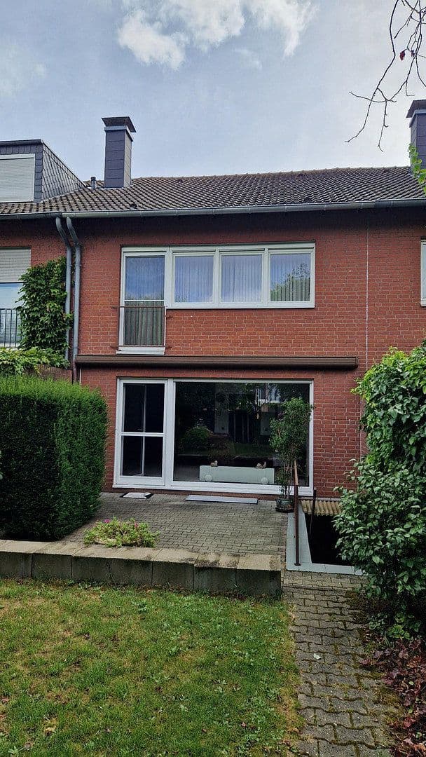 Prenájom domu 120 m², pozemok 200 m², Düsseldorf, Severné Porýnie - Westfálsko Prenájom domu 120 m², pozemok 200 m², Düsseldorf, Severné Porýnie - Westfálsko