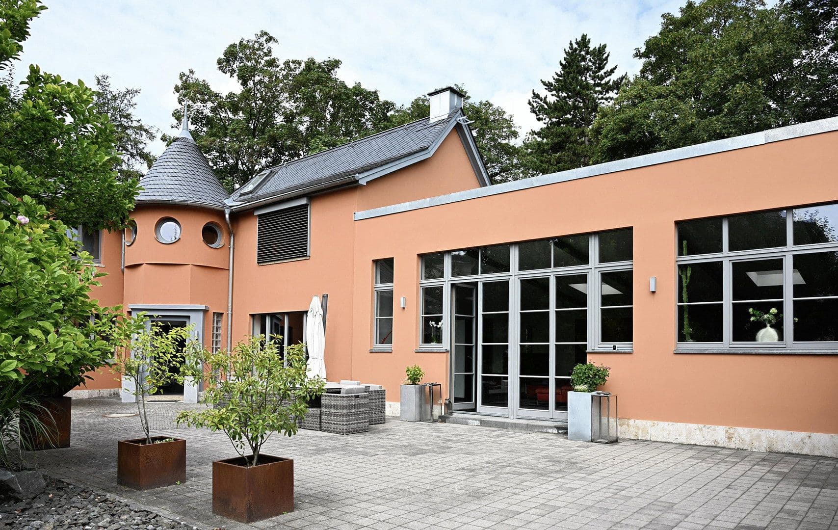 Predaj domu 390 m², pozemok 1.000 m², Weimar, Durínsko Predaj domu 390 m², pozemok 1.000 m², Weimar, Durínsko