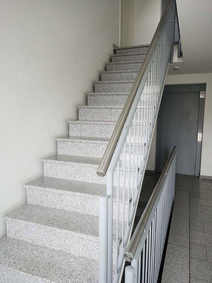 Prenájom bytu 3-izbový 92 m², Heidelberg, Bádensko-Wurttembersko Prenájom bytu 3-izbový 92 m², Heidelberg, Bádensko-Wurttembersko