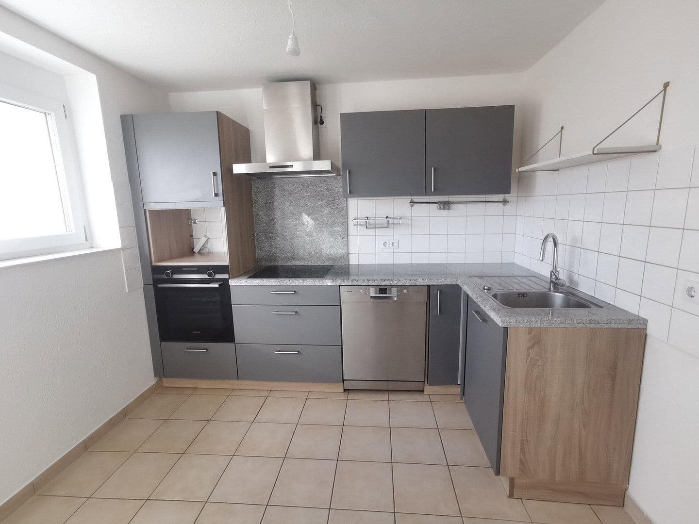 Prenájom bytu 3-izbový 92 m², Heidelberg, Bádensko-Wurttembersko Prenájom bytu 3-izbový 92 m², Heidelberg, Bádensko-Wurttembersko