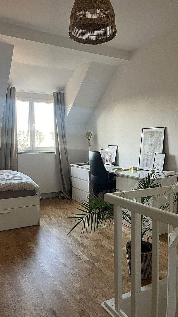 Prenájom bytu 2-izbový 60 m², Liliencronstr. 7, Düsseldorf, Severné Porýnie - Westfálsko Prenájom bytu 2-izbový 60 m², Liliencronstr. 7, Düsseldorf, Severné Porýnie - Westfálsko
