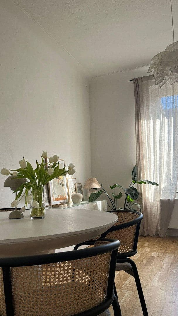 Prenájom bytu 2-izbový 60 m², Liliencronstr. 7, Düsseldorf, Severné Porýnie - Westfálsko Prenájom bytu 2-izbový 60 m², Liliencronstr. 7, Düsseldorf, Severné Porýnie - Westfálsko