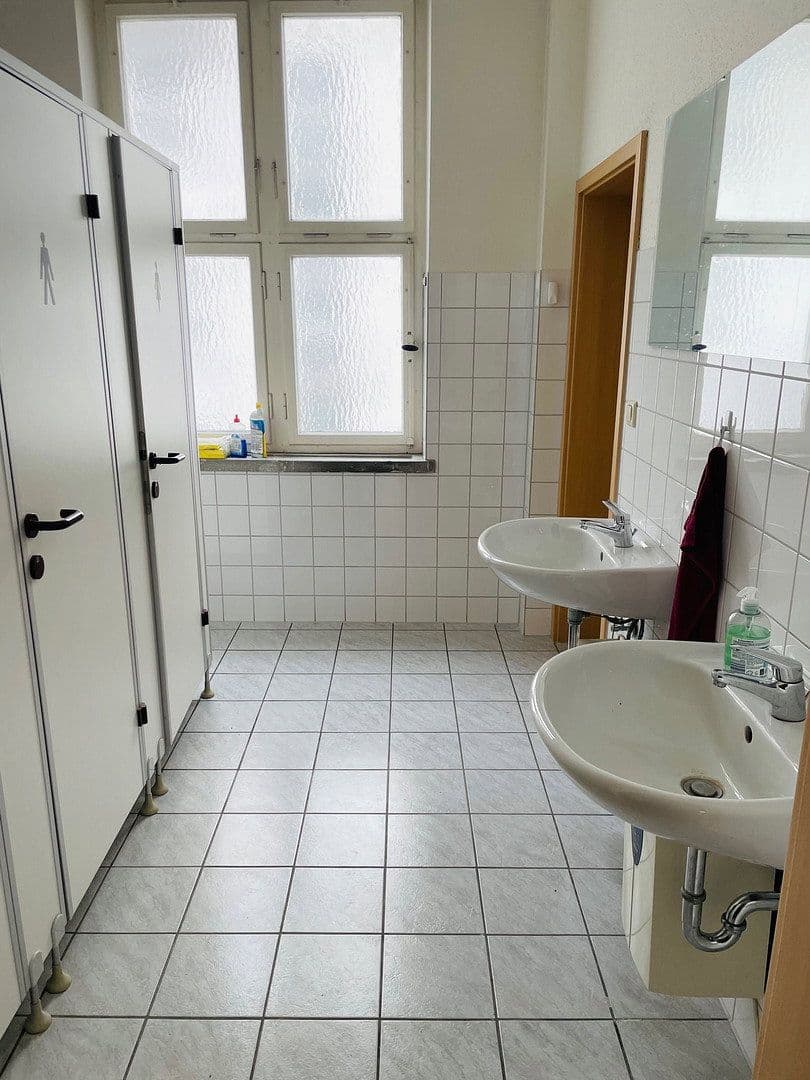 Prenájom nebytového priestoru 1.250 m², Albstadt, Bádensko-Wurttembersko Prenájom nebytového priestoru 1.250 m², Albstadt, Bádensko-Wurttembersko