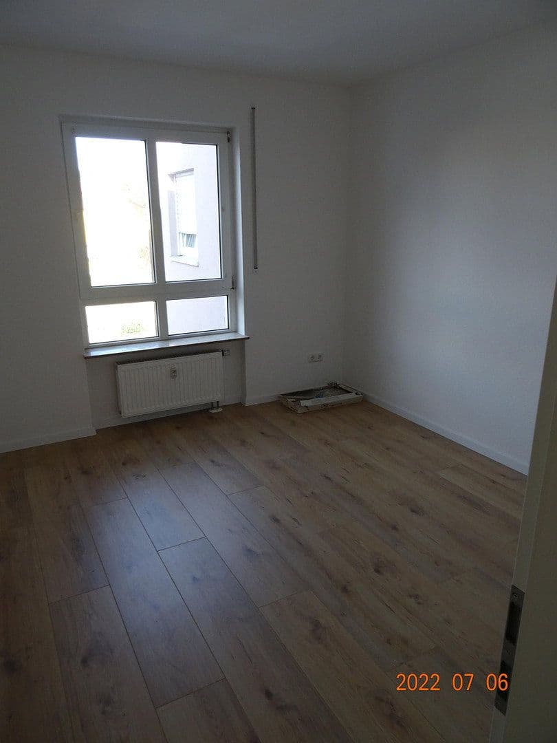 Prenájom bytu 4-izbový 90 m², Fliederweg 24, Zellingen, Bavorsko Prenájom bytu 4-izbový 90 m², Fliederweg 24, Zellingen, Bavorsko