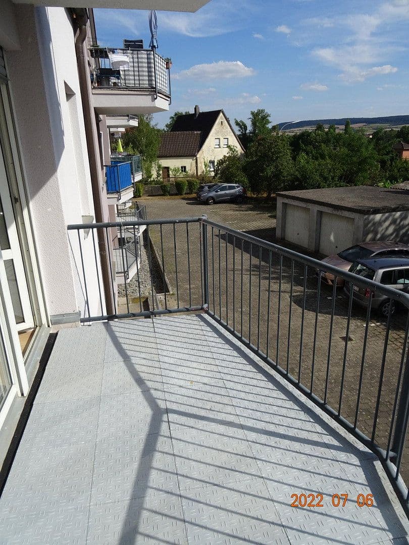 Prenájom bytu 4-izbový 90 m², Fliederweg 24, Zellingen, Bavorsko Prenájom bytu 4-izbový 90 m², Fliederweg 24, Zellingen, Bavorsko
