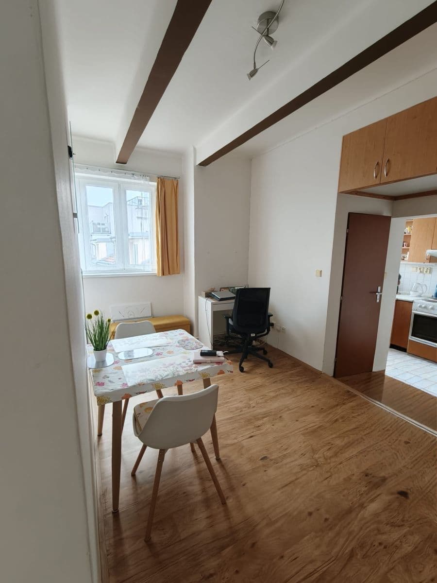 Prenájom bytu 1-izbový 40 m², V Horkách, Praha, Praha Prenájom bytu 1-izbový 40 m², V Horkách, Praha, Praha