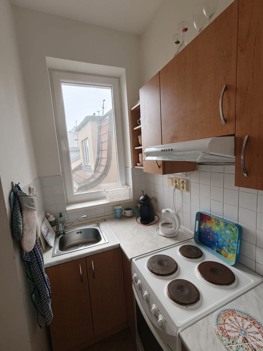 Prenájom bytu 1-izbový 40 m², V Horkách, Praha, Praha Prenájom bytu 1-izbový 40 m², V Horkách, Praha, Praha