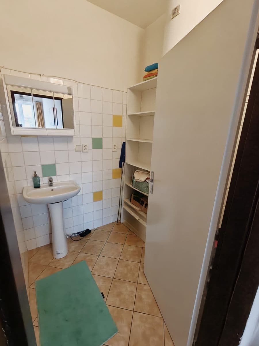 Prenájom bytu 1-izbový 40 m², V Horkách, Praha, Praha Prenájom bytu 1-izbový 40 m², V Horkách, Praha, Praha