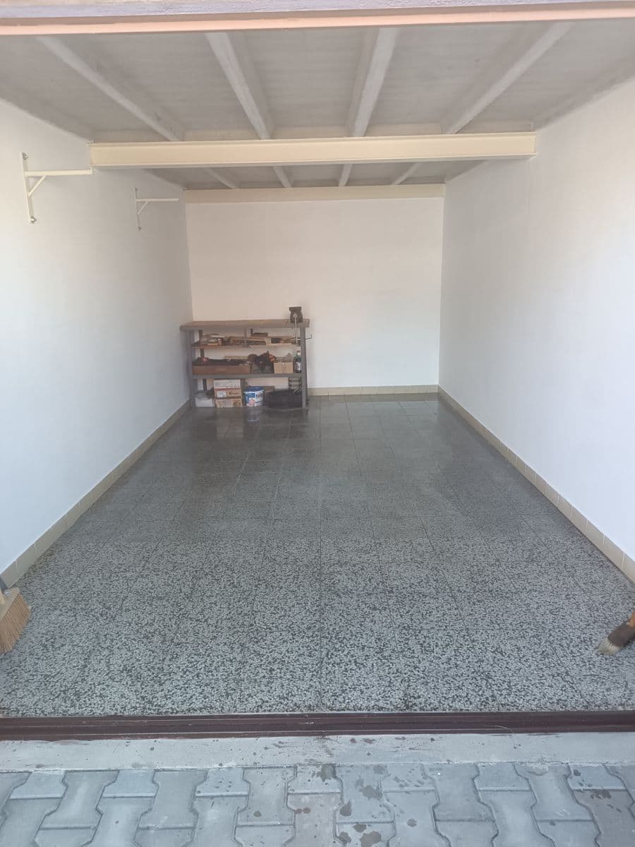 Predaj garáže 21 m², Hrušovany u Brna, Jihomoravský kraj Predaj garáže 21 m², Hrušovany u Brna, Jihomoravský kraj
