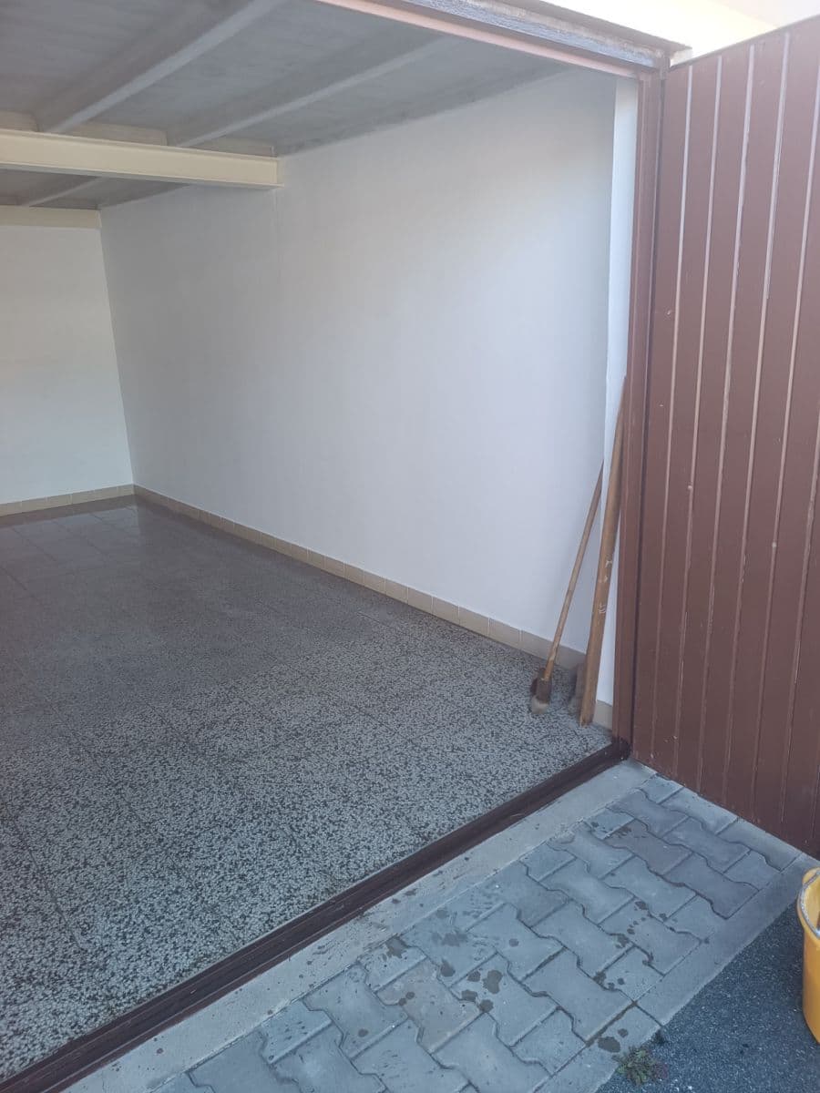 Predaj garáže 21 m², Hrušovany u Brna, Jihomoravský kraj Predaj garáže 21 m², Hrušovany u Brna, Jihomoravský kraj