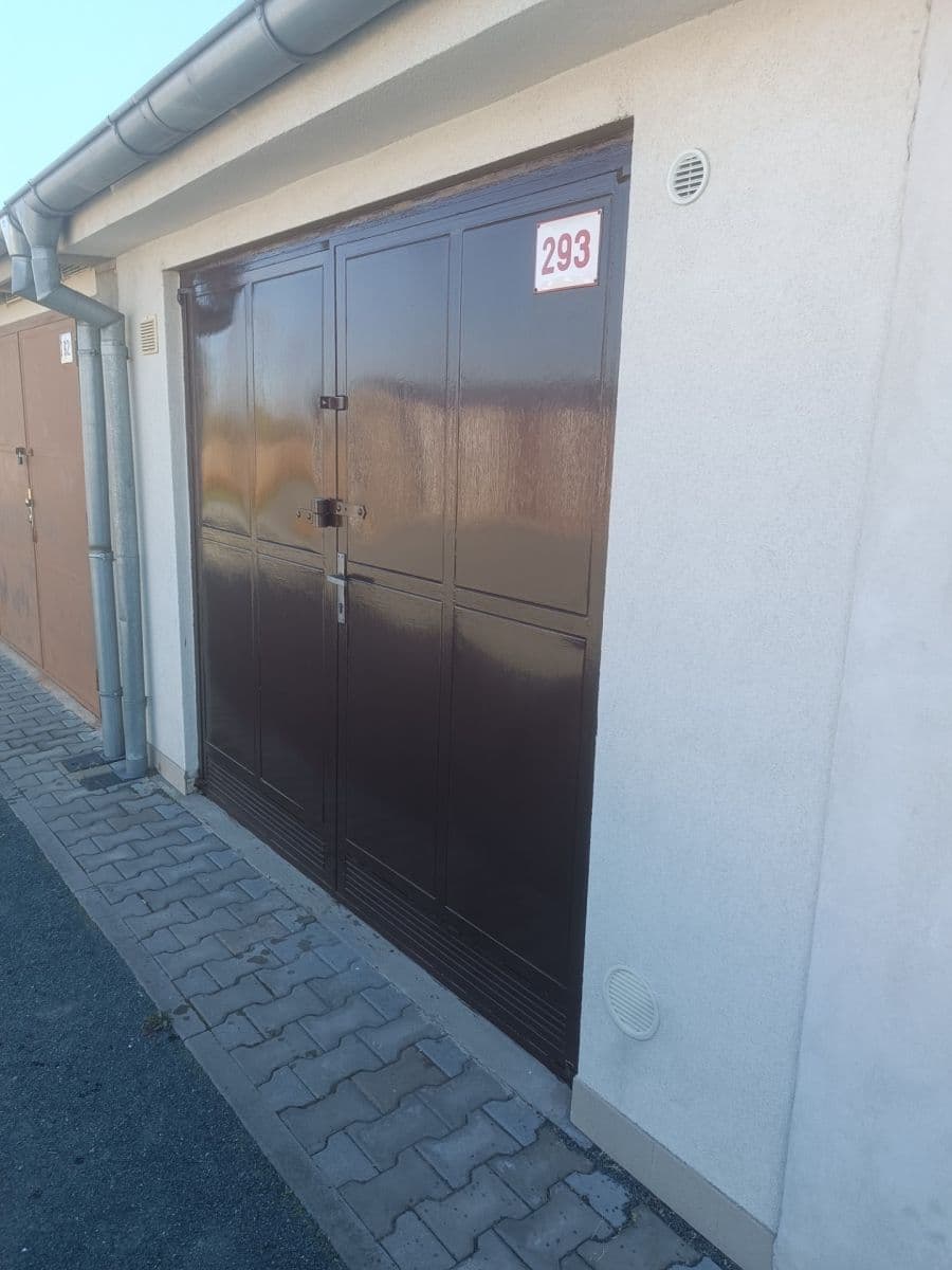 Predaj garáže 21 m², Hrušovany u Brna, Jihomoravský kraj Predaj garáže 21 m², Hrušovany u Brna, Jihomoravský kraj