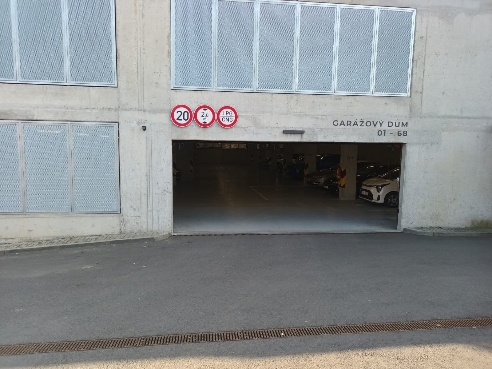 Prenájom garáže 13 m², Praha, Praha Prenájom garáže 13 m², Praha, Praha
