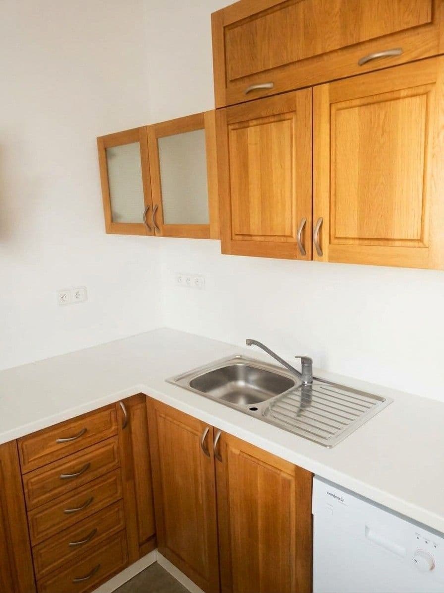 Prenájom bytu 2-izbový 60 m², Velehradská, Kroměříž, Zlínský kraj Prenájom bytu 2-izbový 60 m², Velehradská, Kroměříž, Zlínský kraj